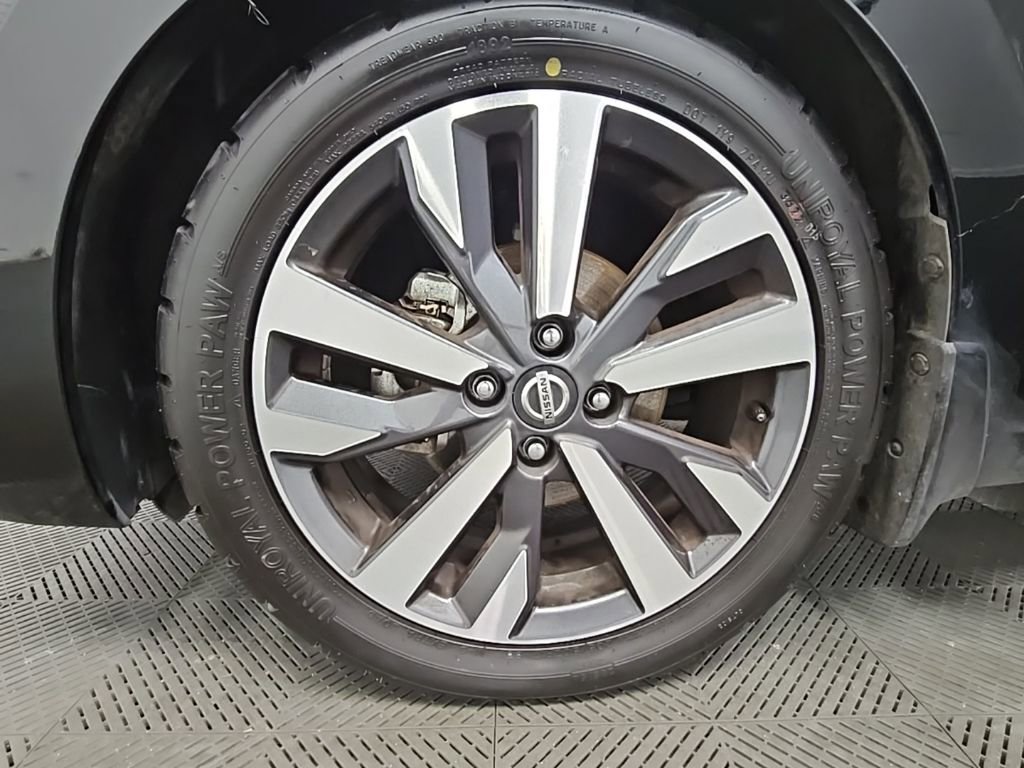 Used 2021 Nissan Versa SR w/ Convenience Package image 38