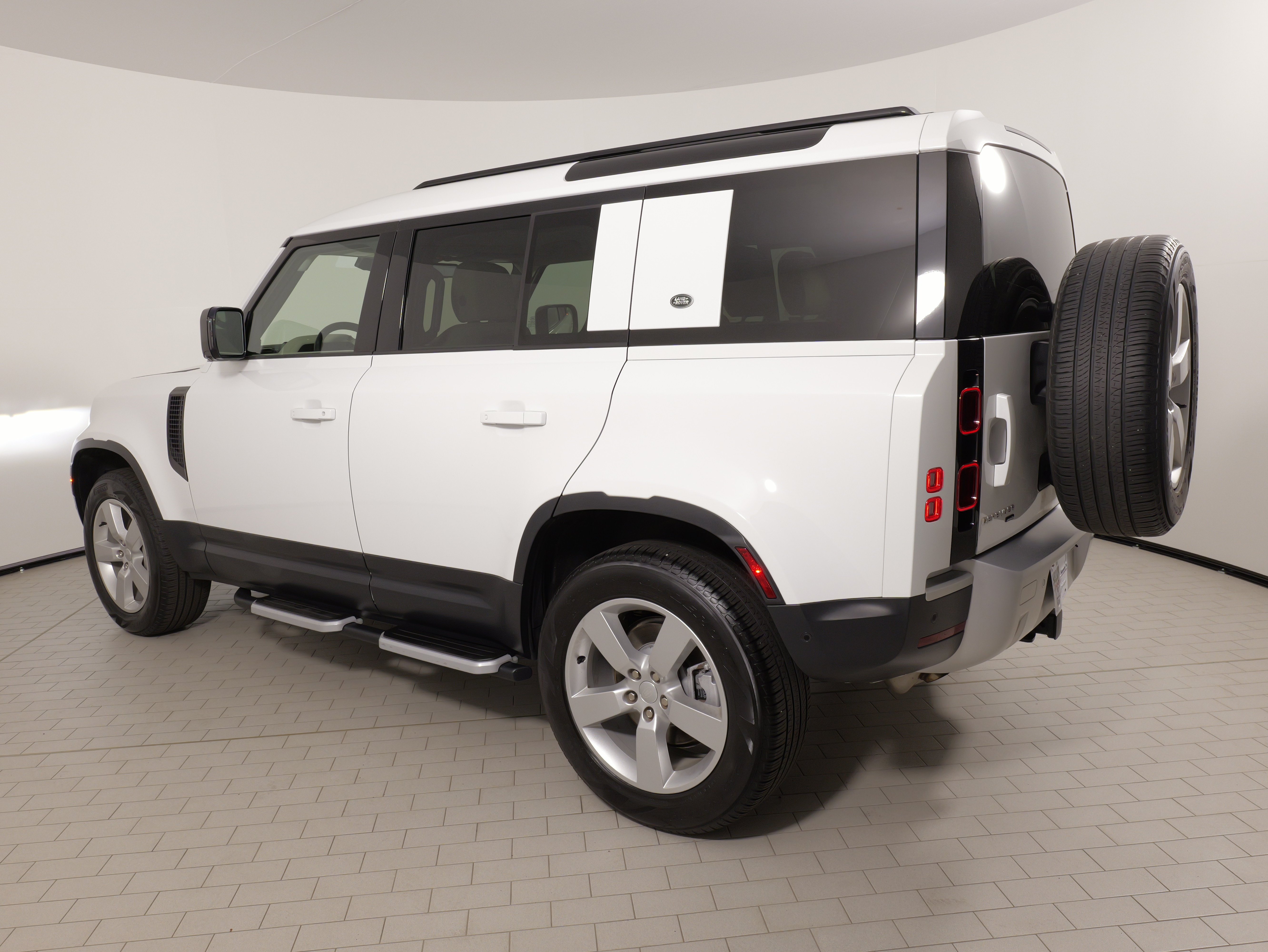 Used 2022 Land Rover Defender 110 SE AWD/4WD image 16