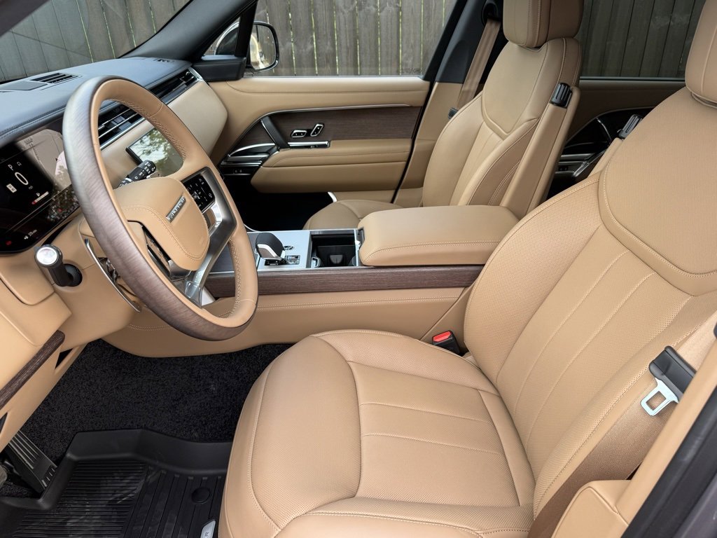 New 2025 Land Rover Range Rover Long Wheelbase SE image 11