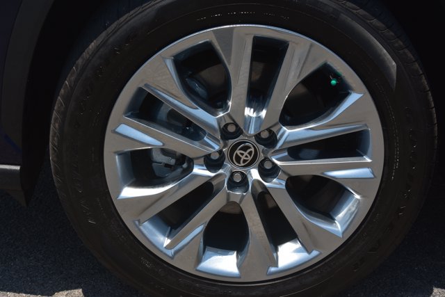 Used 2025 Toyota Highlander Limited FWD image 11