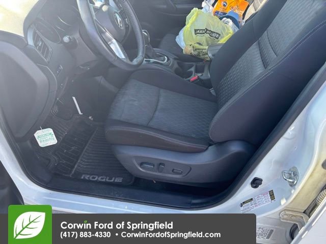 Used 2020 Nissan Rogue SV w/ Premium Package image 11