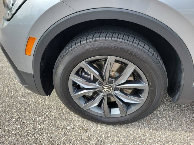 Used 2024 Volkswagen Tiguan SE FWD image 31