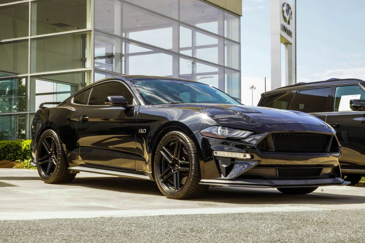 Used 2019 Ford Mustang GT Premium w/ GT Performance Package RWD image 4