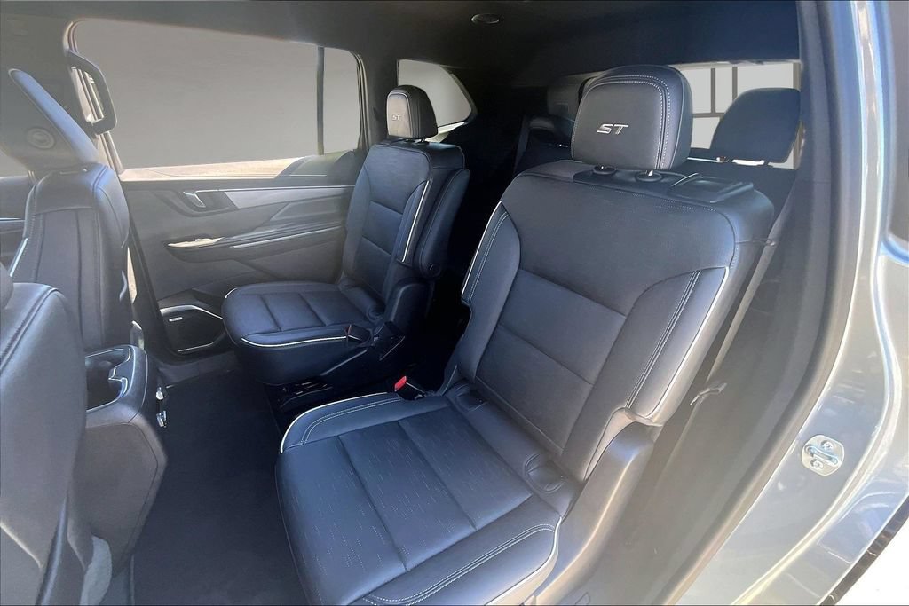 Used 2025 Buick Enclave Sport Touring FWD image 21
