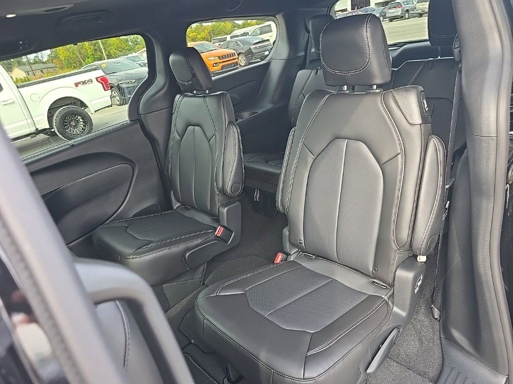 New 2026 Chrysler Pacifica Select image 19