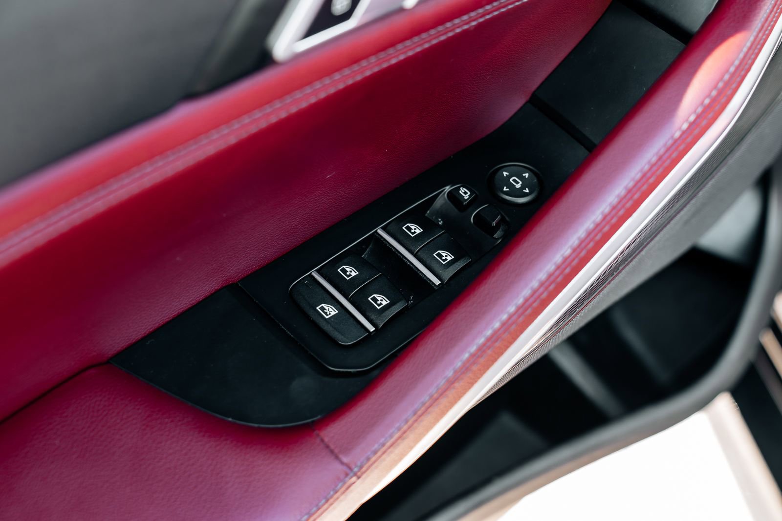 Used 2022 BMW X6 xDrive40i w/ M Sport Package image 19