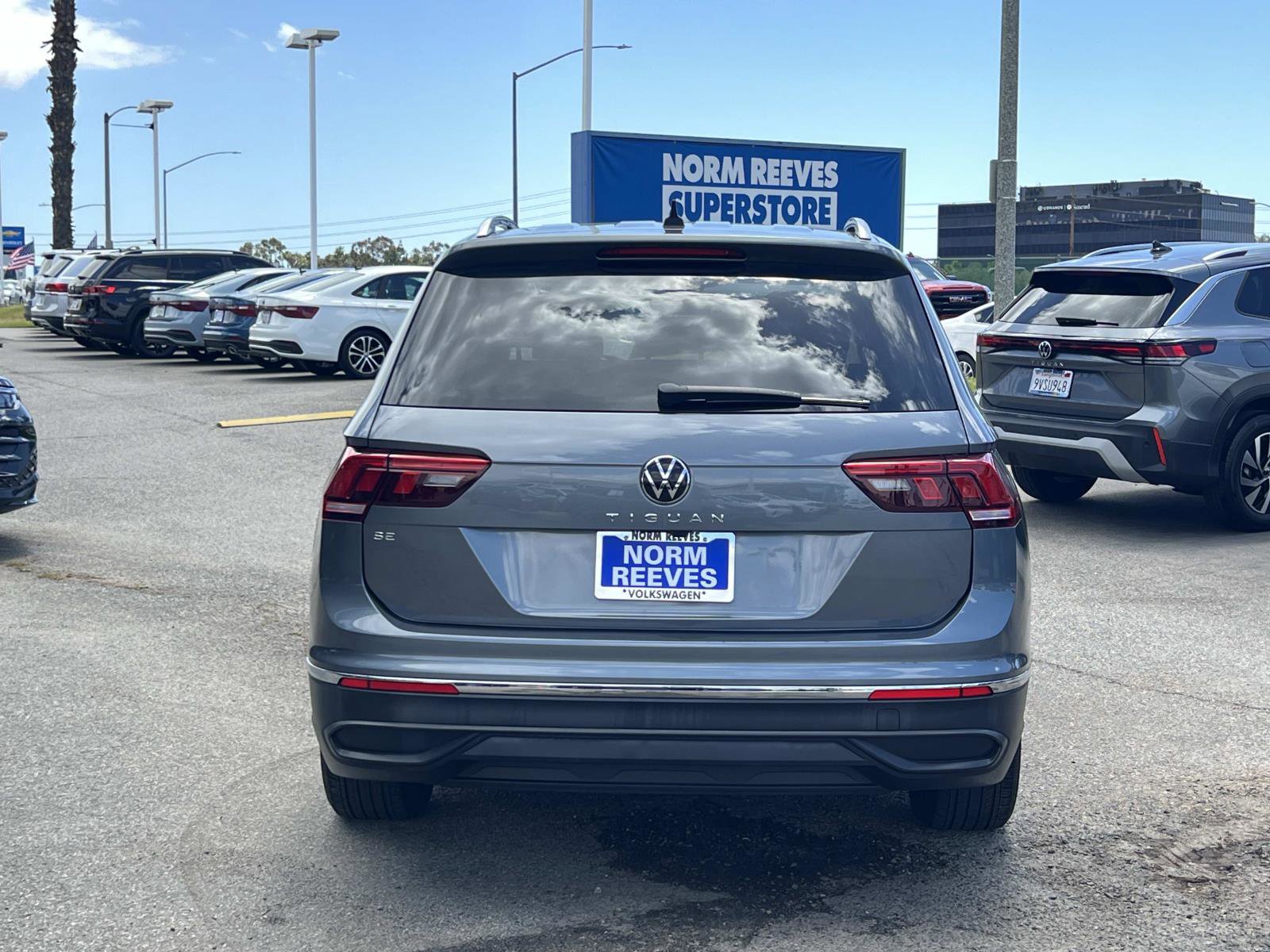 Certified 2023 Volkswagen Tiguan SE w/ Panoramic Sunroof Package FWD image 26