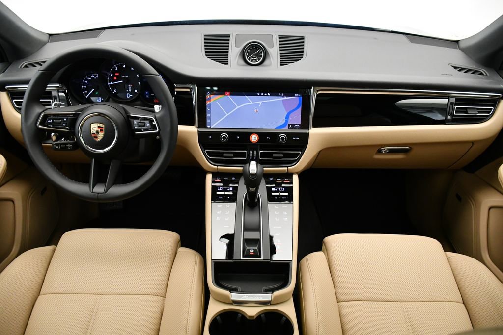 Certified 2025 Porsche Macan image 23