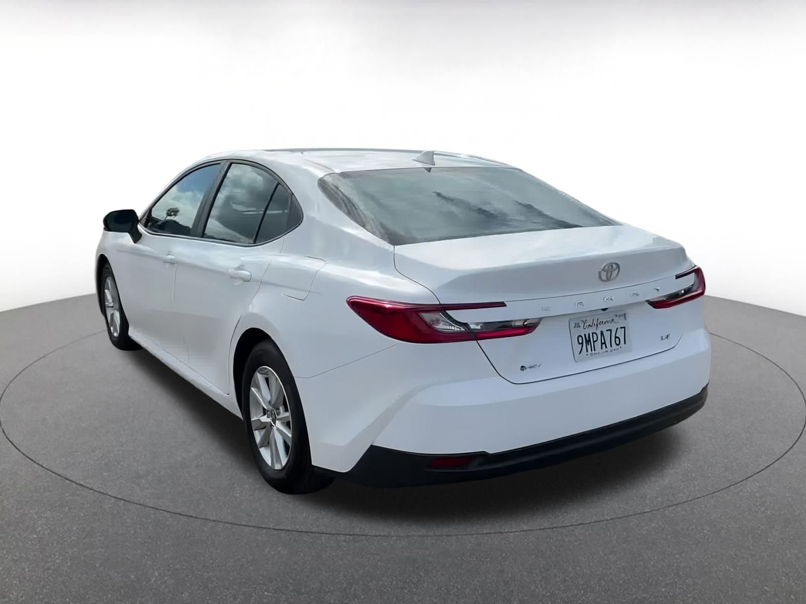 Used 2025 Toyota Camry LE image 11