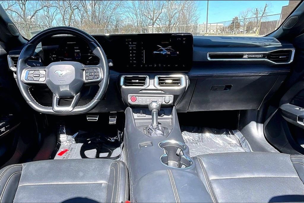 Used 2025 Ford Mustang Premium image 13