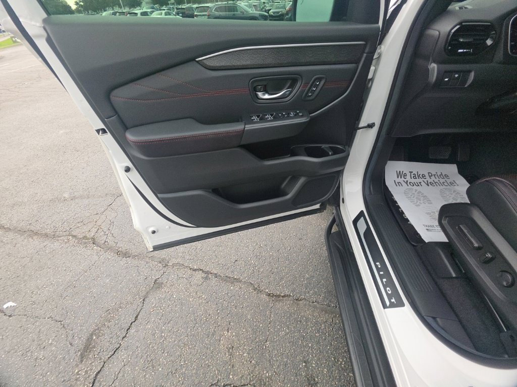 Certified 2026 Honda Pilot Black Edition image 13