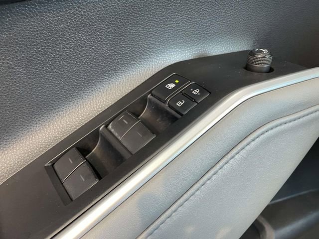 Used 2021 Toyota Highlander XLE AWD/4WD image 36