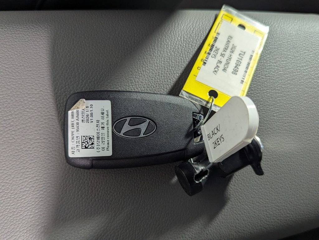 New 2026 Hyundai Elantra SE FWD image 25