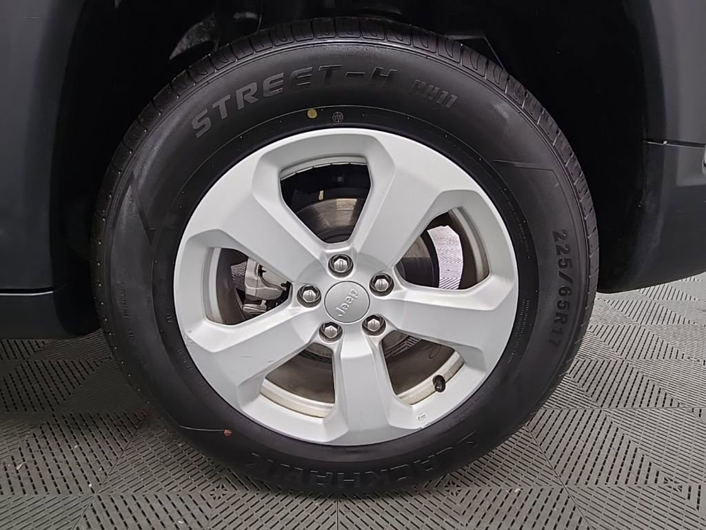 Used 2022 Jeep Compass Latitude image 42