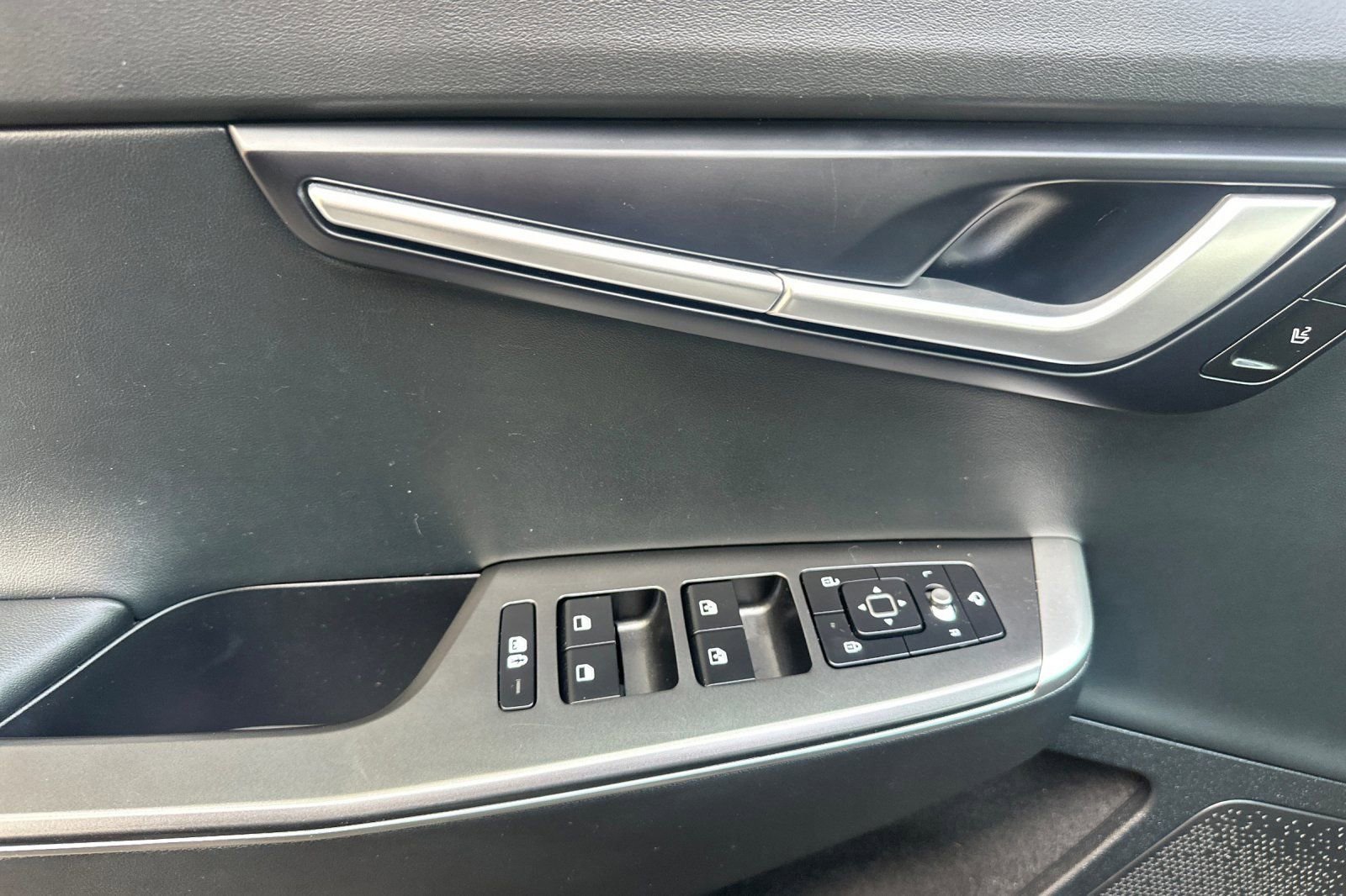 Used 2024 Kia EV6 Light image 11