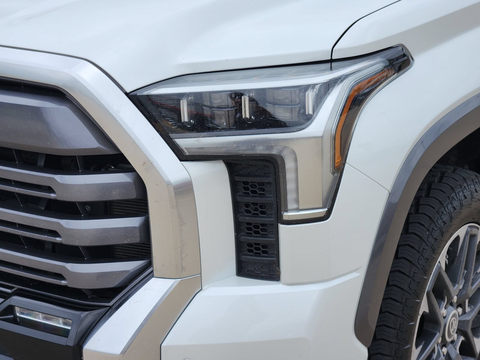 Used 2024 Toyota Tundra Limited AWD/4WD image 11