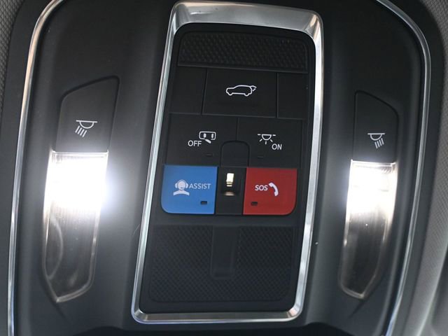 Used 2023 Jeep Grand Cherokee Limited w/ Black Appearance Package image 17