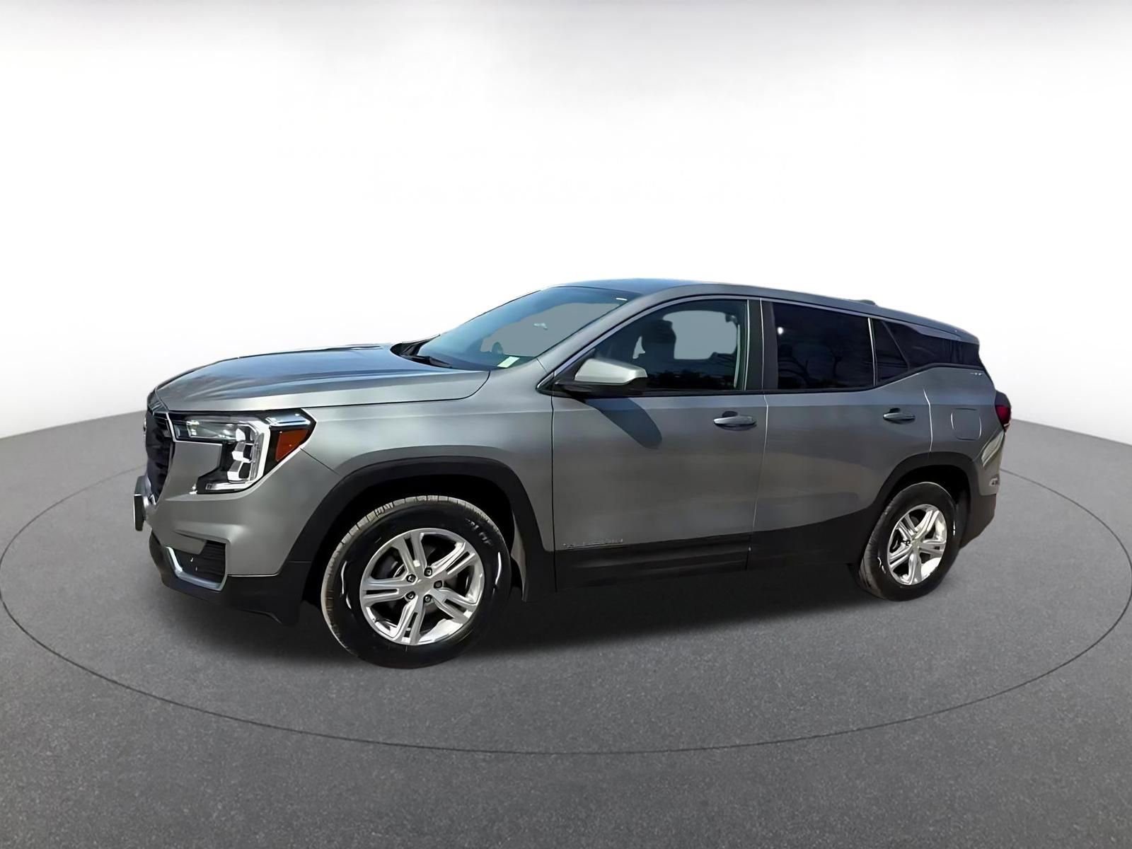 Used 2024 GMC Terrain SLE image 8
