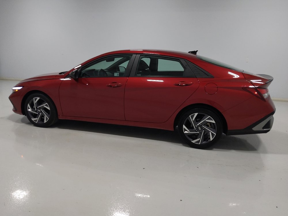 Used 2025 Hyundai Elantra Sport FWD image 3