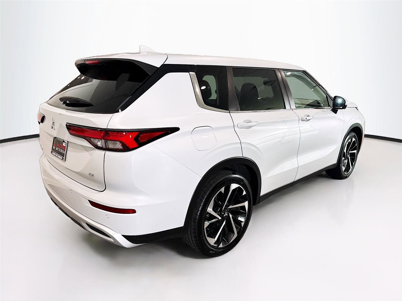 Used 2024 Mitsubishi Outlander SE FWD image 38