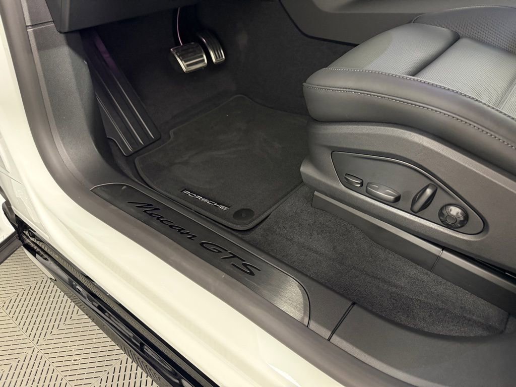 New 2026 Porsche Macan GTS Electric image 23