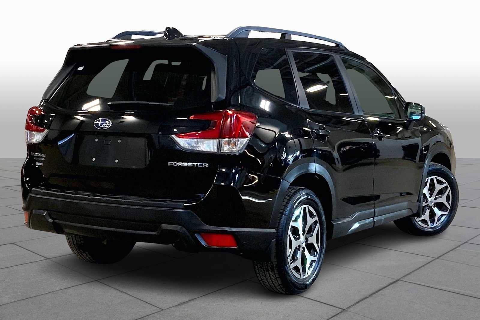 Used 2019 Subaru Forester Premium w/ All-Weather Package image 13