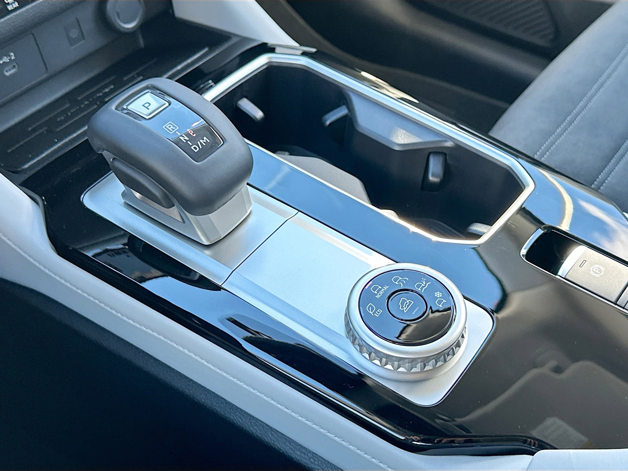 New 2025 Mitsubishi Outlander SE image 12