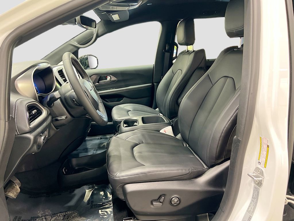 New 2026 Chrysler Pacifica Select image 10