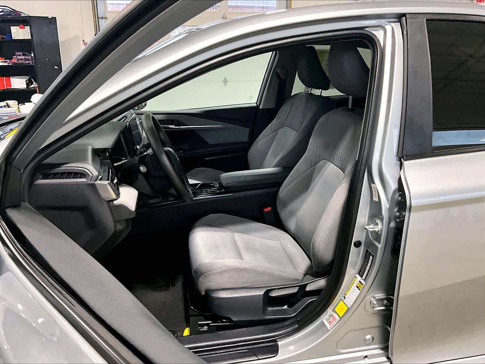 Used 2025 Toyota Camry LE image 10