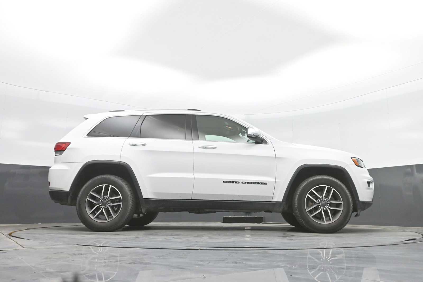 Used 2021 Jeep Grand Cherokee Limited w/ Luxury Group II AWD/4WD image 28