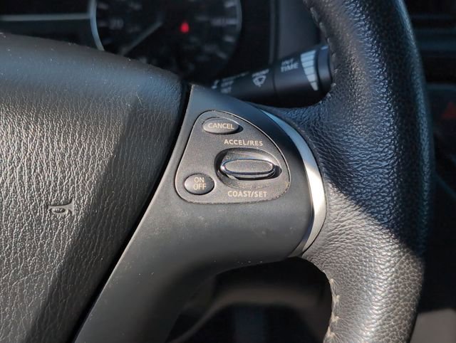 Used 2013 Nissan Pathfinder SV image 24