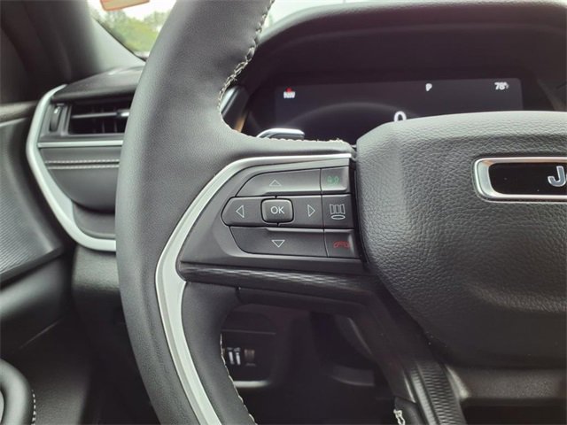 Used 2024 Jeep Grand Cherokee Altitude image 25