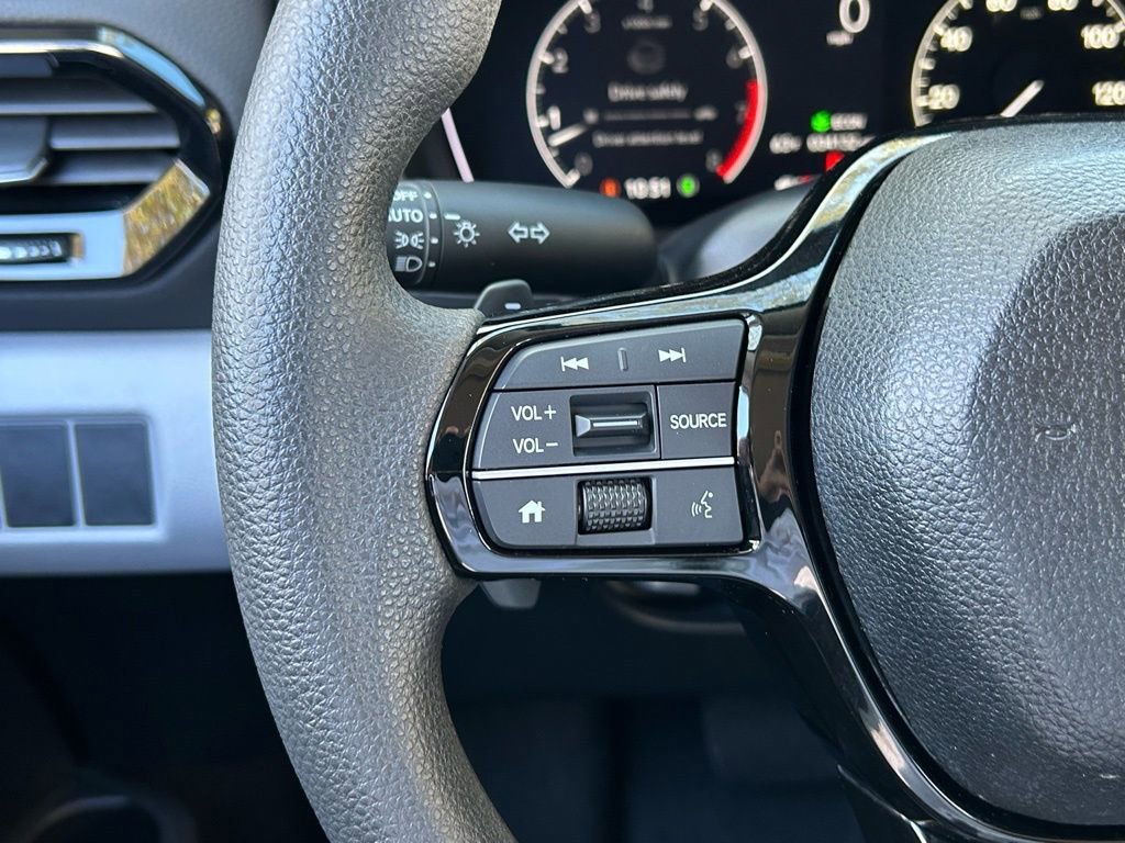 Used 2023 Honda Pilot LX image 41