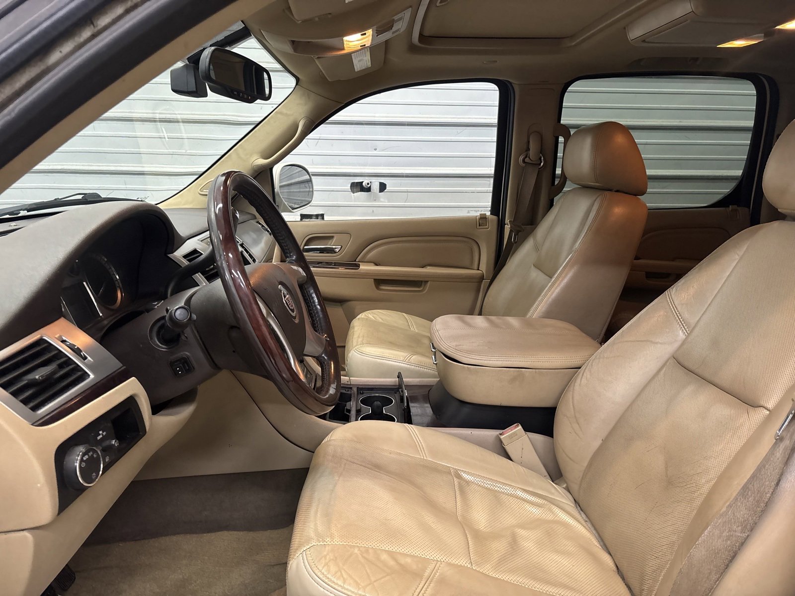 Used 2011 Cadillac Escalade ESV Premium image 8