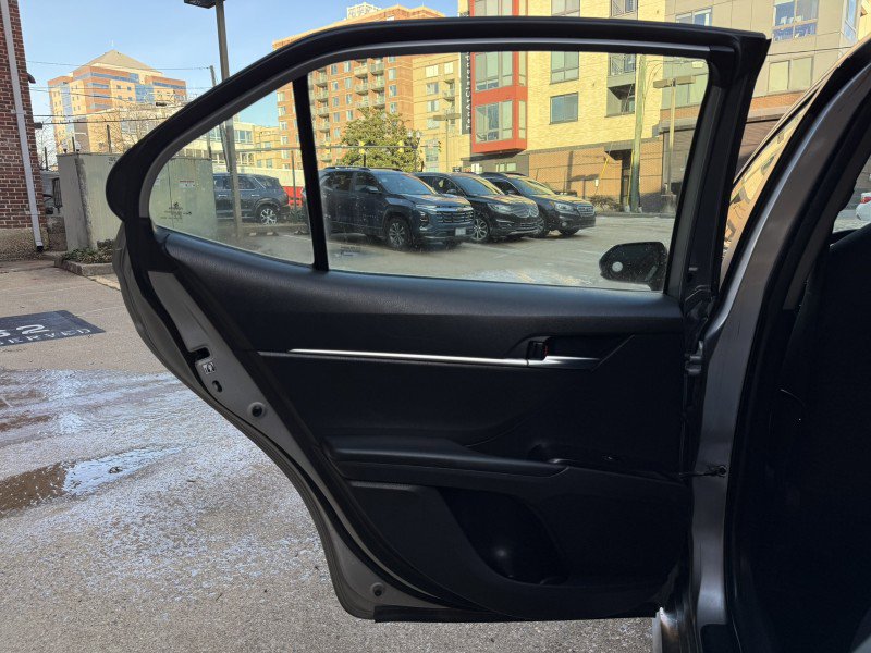 Used 2019 Toyota Camry LE image 12