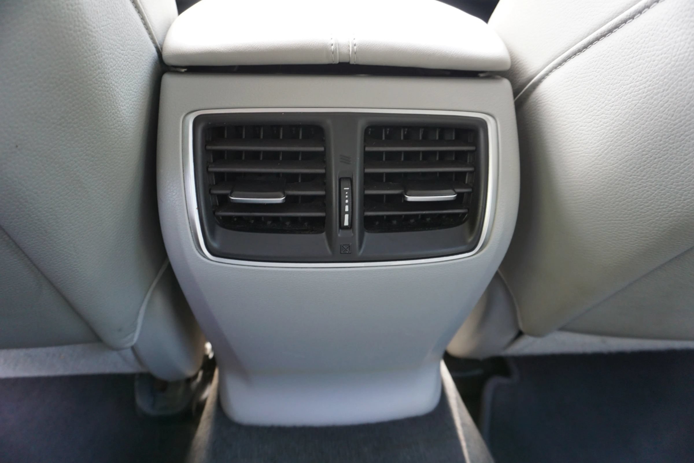 Used 2016 Acura TLX FWD image 18