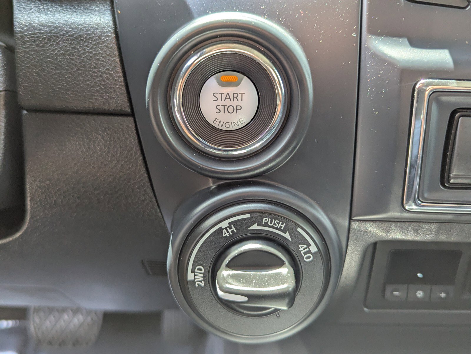 Certified 2023 Nissan Titan SV w/ SV Convenience Package AWD/4WD image 32
