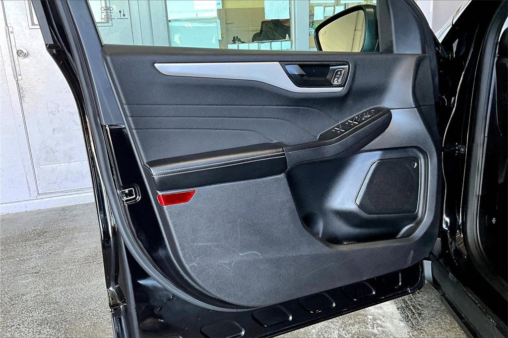 Certified 2022 Ford Escape SE w/ Cold Weather Package image 23