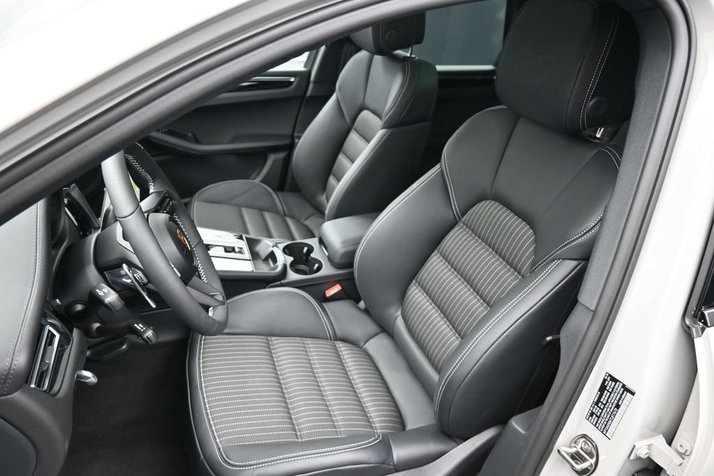 New 2026 Porsche Macan Turbo AWD/4WD image 5