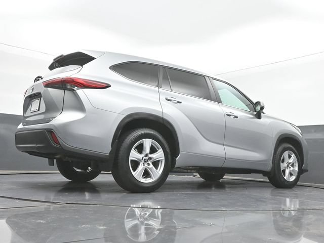 Used 2023 Toyota Highlander LE AWD/4WD image 44