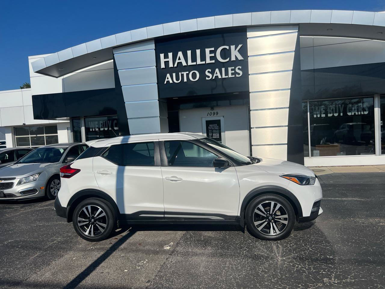 Used 2020 Nissan Kicks SR FWD image 1