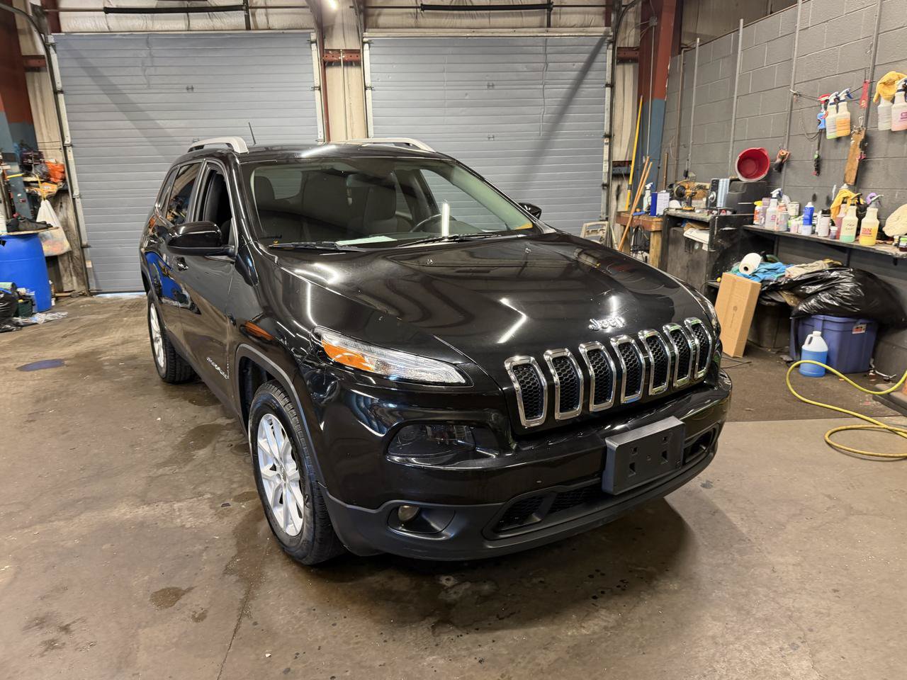 Used 2015 Jeep Cherokee Latitude w/ Cold Weather Group AWD/4WD image 3