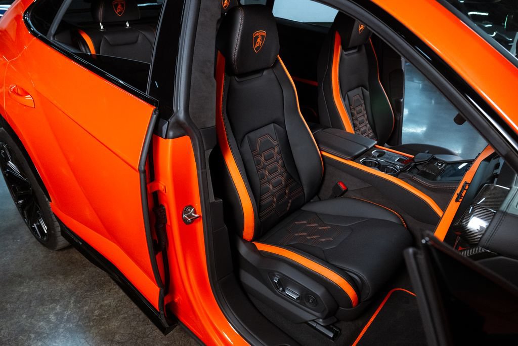 Used 2025 Lamborghini Urus SE AWD/4WD image 18