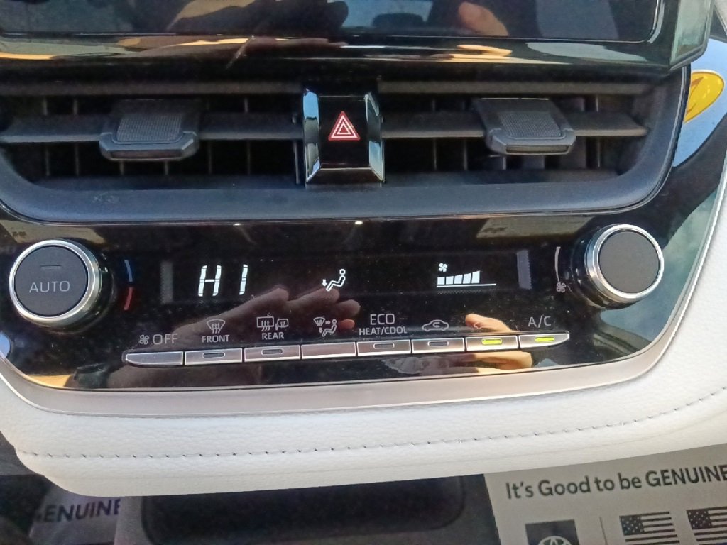 Used 2025 Toyota Corolla SE image 23