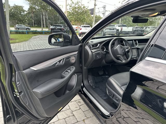 Used 2023 INFINITI QX50 Luxe w/ Accent Package FWD image 22
