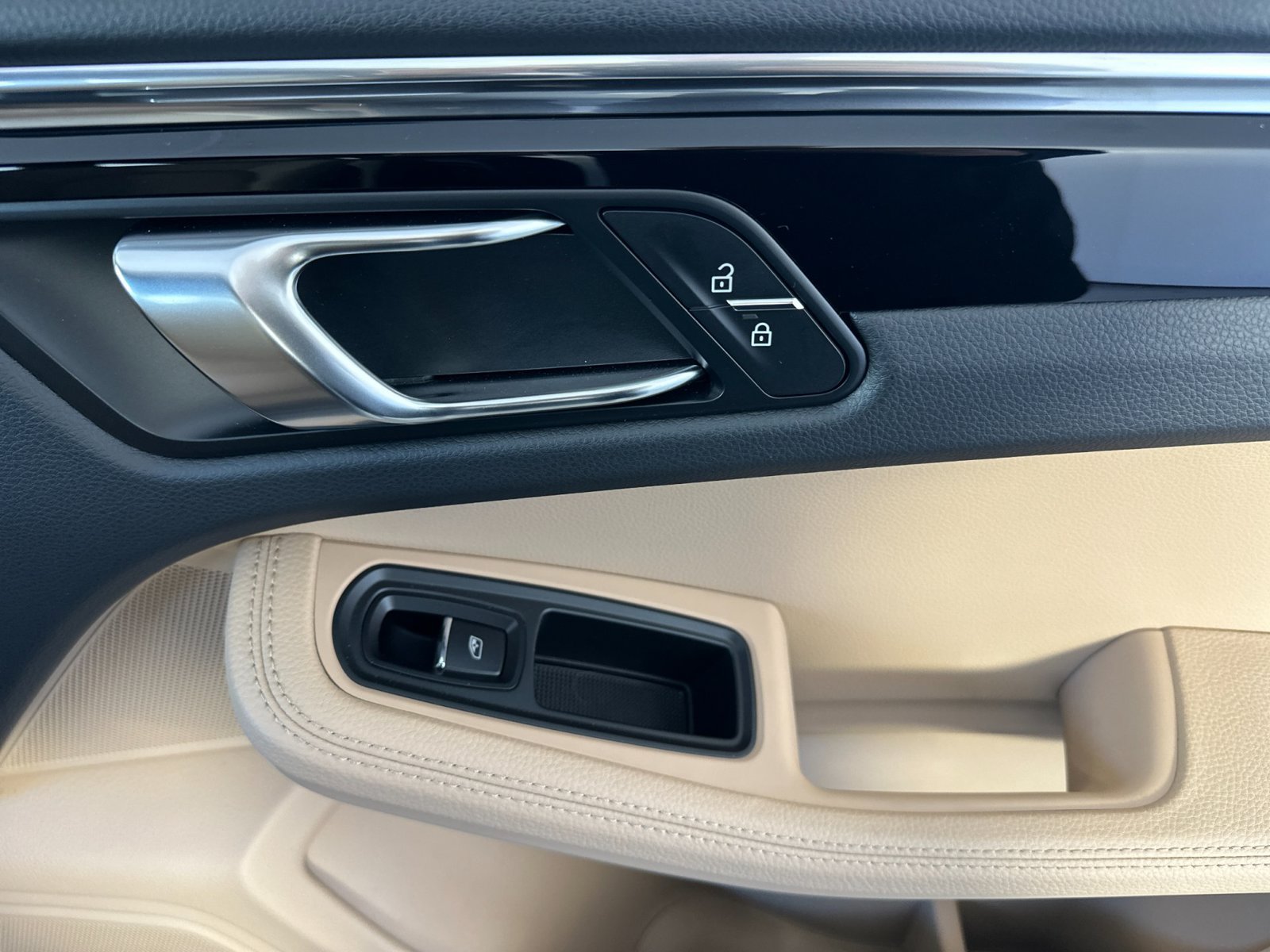 Certified 2026 Porsche Macan AWD/4WD image 20