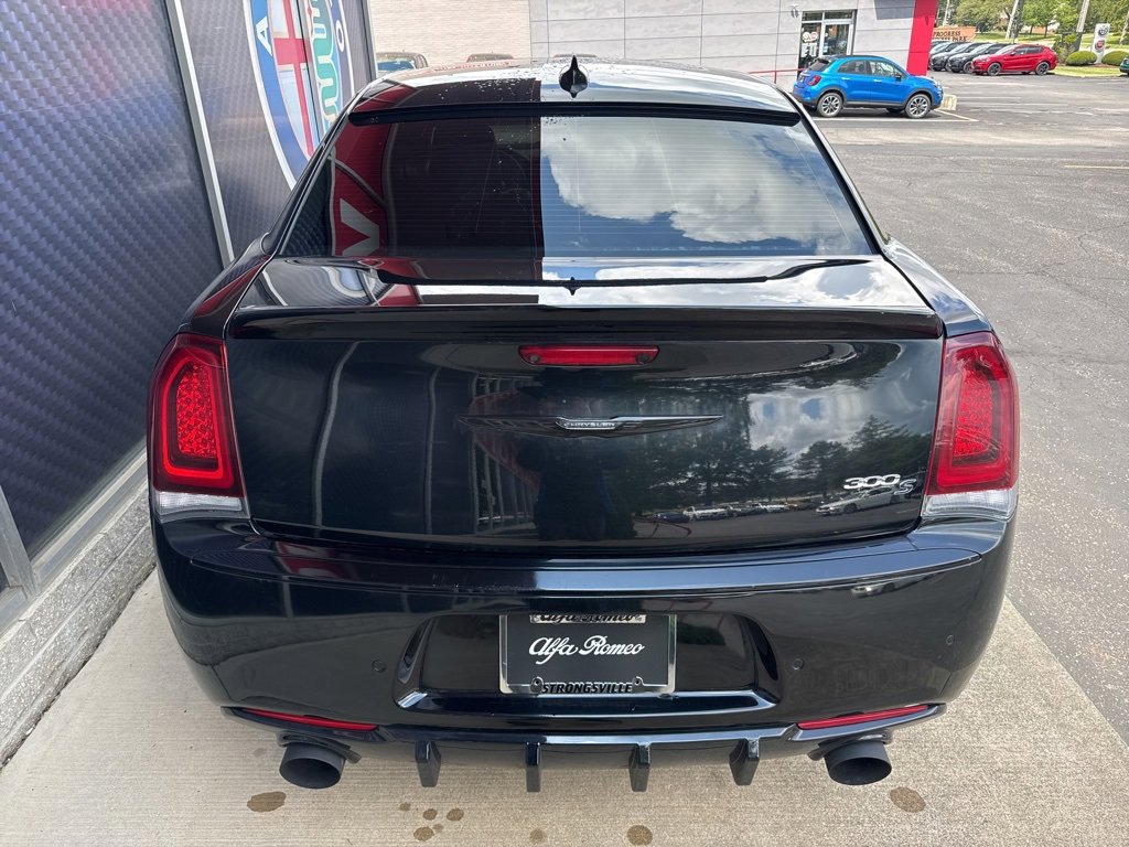 Used 2018 Chrysler 300 S w/ 300S Premium Group image 10