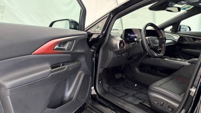 Used 2024 Chevrolet Equinox EV RS FWD image 30