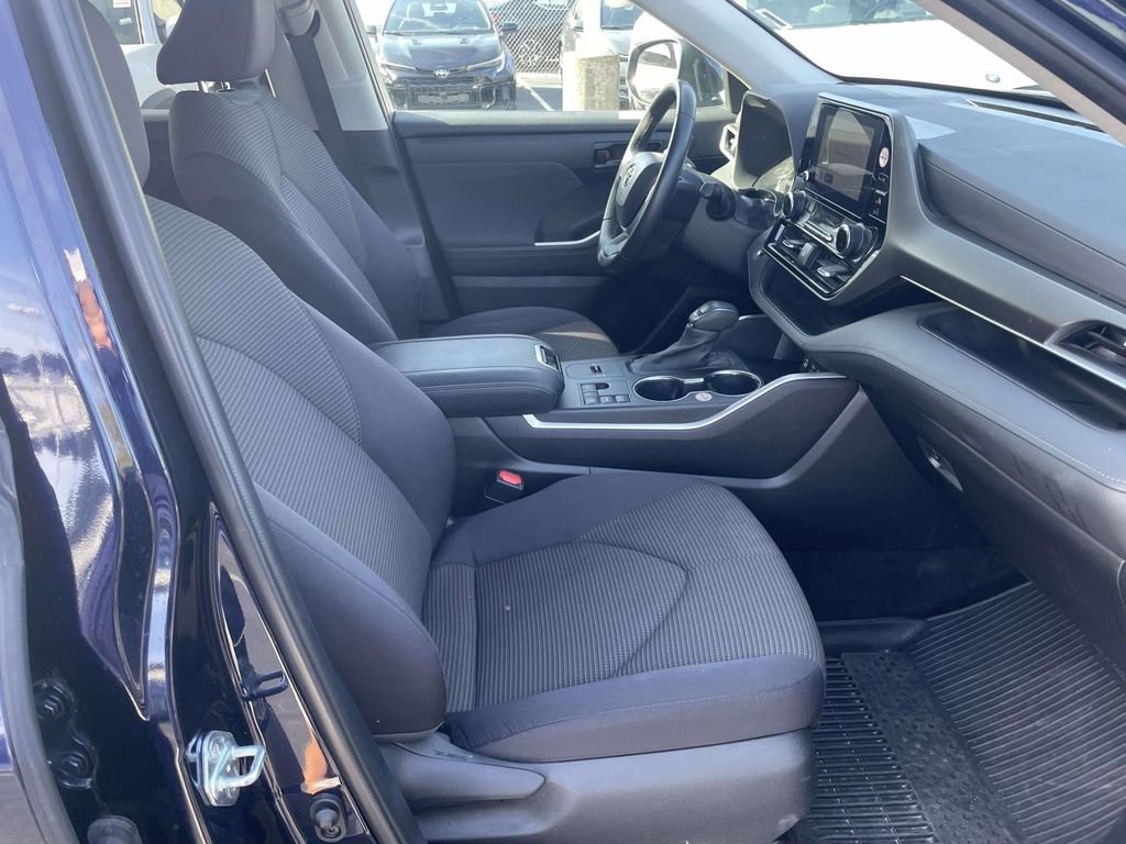 Used 2023 Toyota Highlander LE image 49
