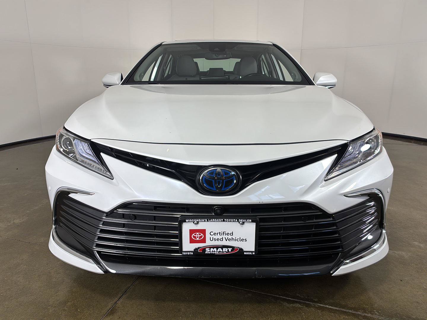 Used 2022 Toyota Camry XLE w/ Navigation Upgrade Package FWD image 6